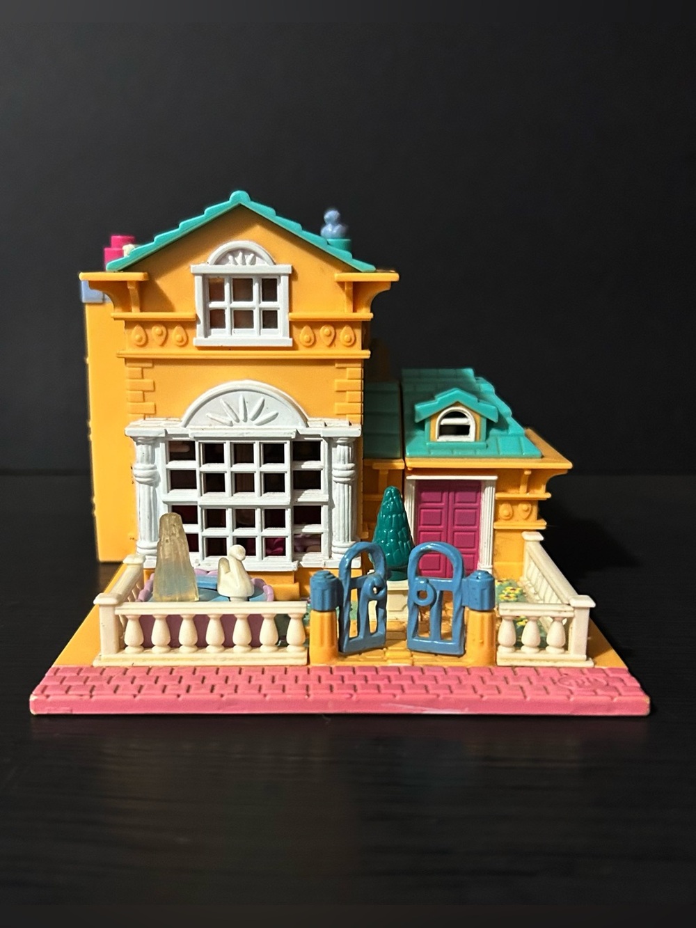 Vintage 1994 Bluebird Poly Pocket Light Up Hotel, Some Lights Work, No Figures